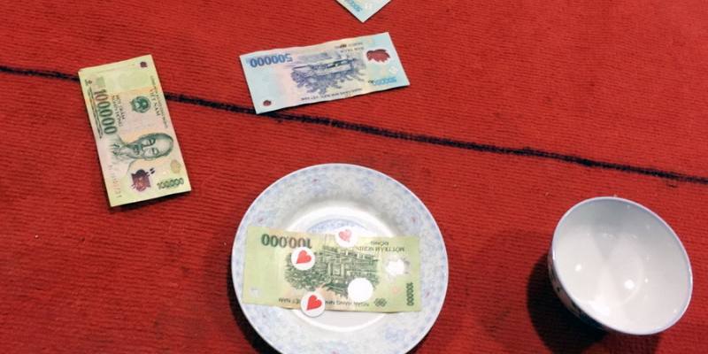 Ngủ mơ thấy Xóc Đĩa mang điềm báo là gì, tốt hay xấu?